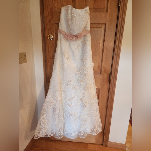 Wedding Dress - Picture 11 of 16